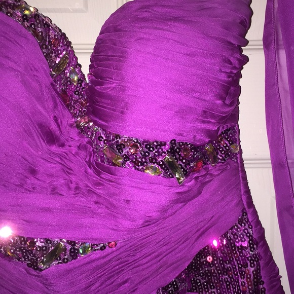 Who doesn't love sequins - Picture 2 of 5